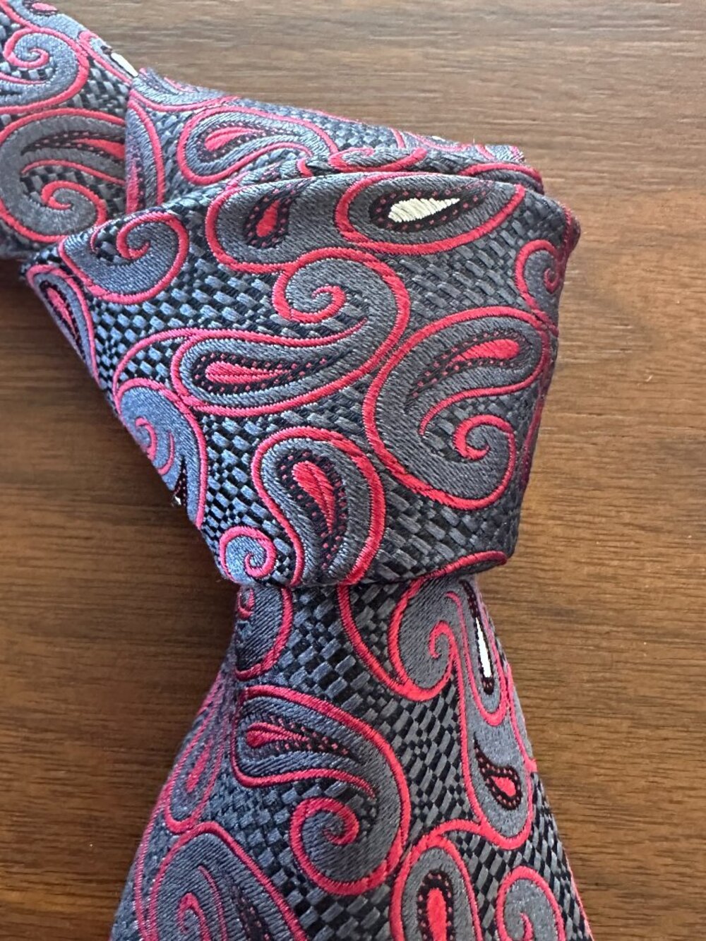Ermenegildo Zegna Gray Red Paisley Silk Tie